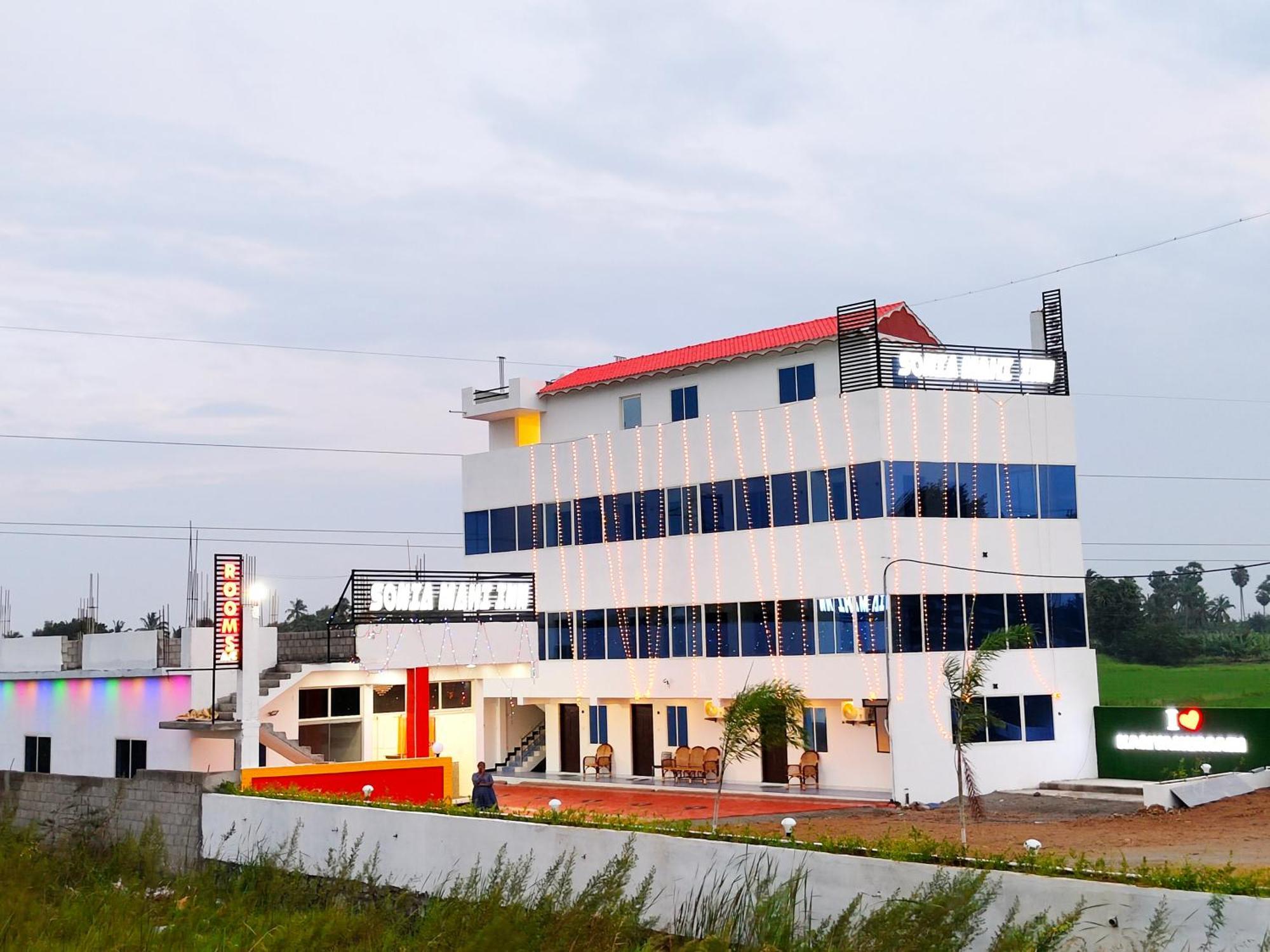 Hotel Sonia Mahi Inn Каньякумарі Екстер'єр фото